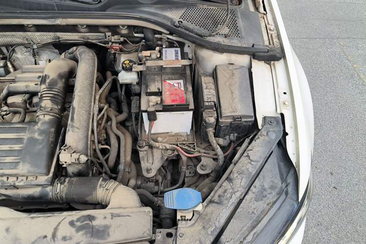 Used Volkswagen Lamando 2017 280TSI DSG Comfort Edition Engine Bay Left