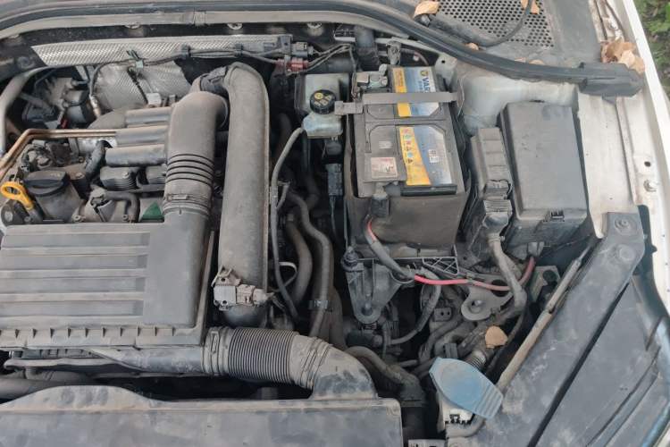 Used Volkswagen Lamando 2017 280TSI DSG Comfort Edition Engine Bay Left