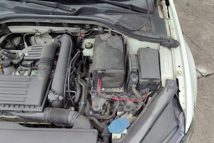 Used Volkswagen Lamando 2017 230TSI DSG Fashion Edition Engine Bay Left
