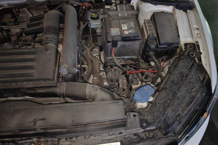 Used Volkswagen Lamando 2017 280TSI DSG Comfort Edition Engine Bay Left