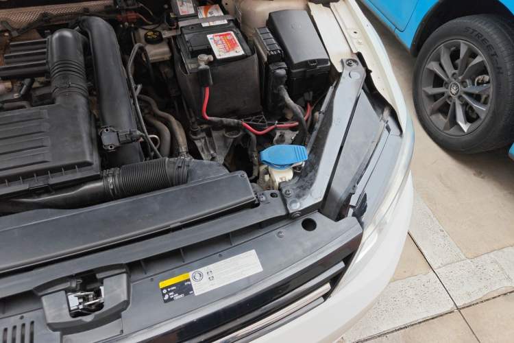 Used Volkswagen Lamando 2017 280TSI DSG Comfort Edition Engine Bay Left