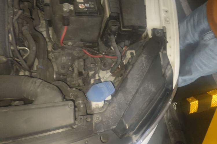 Used Volkswagen Lamando 2017 280TSI DSG Comfort Edition Engine Bay Left