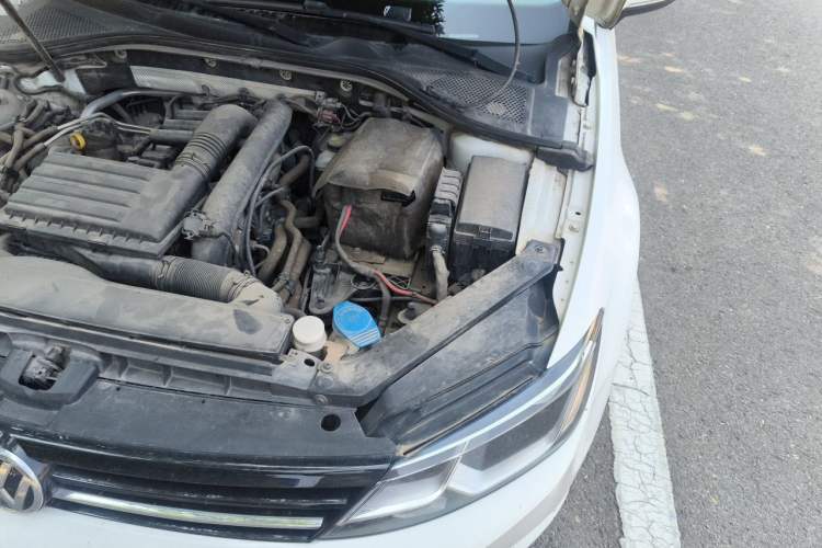Used Volkswagen Lamando 2017 230TSI Manual Trend Edition Engine Bay Left