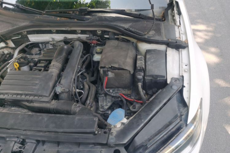 Used Volkswagen Lamando 2017 280TSI DSG Comfort Edition Engine Bay Left