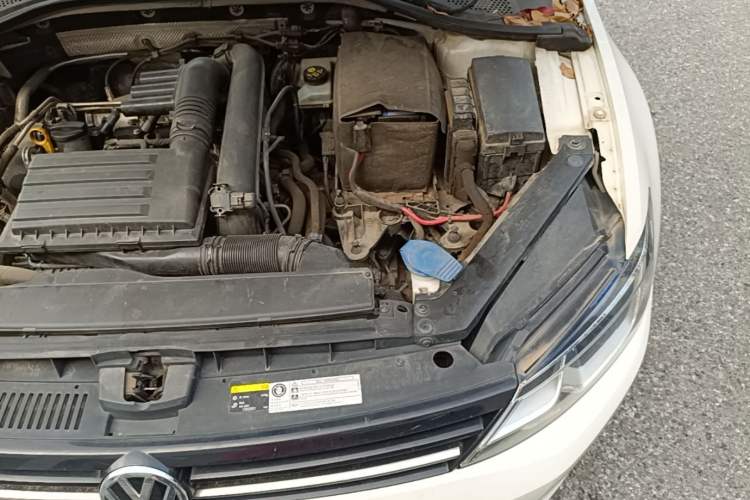 Used Volkswagen Lamando 2017 280TSI DSG Comfort Edition Engine Bay Left