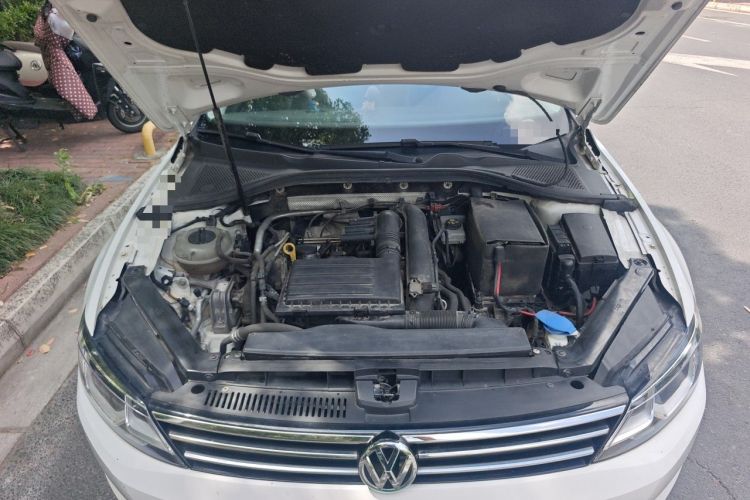 Used Volkswagen Lamando 2017 280TSI Manual Comfort Edition Engine Bay