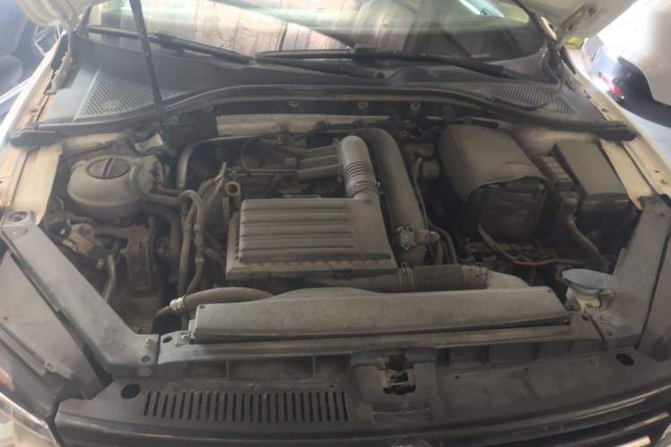 Used Volkswagen Lamando 2017 280TSI DSG Comfort Edition Engine Bay