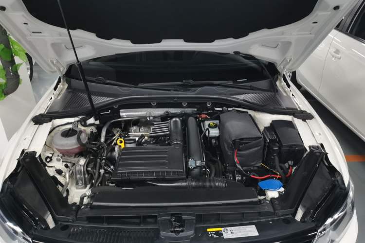 Used Volkswagen Lamando 2017 230TSI DSG Fashion Edition Engine Bay