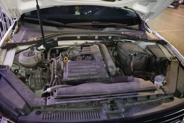 Used Volkswagen Lamando 2017 280TSI DSG Comfort Edition Engine Bay