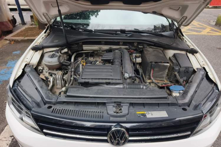 Used Volkswagen Lamando 2017 280TSI DSG Comfort Edition Engine Bay