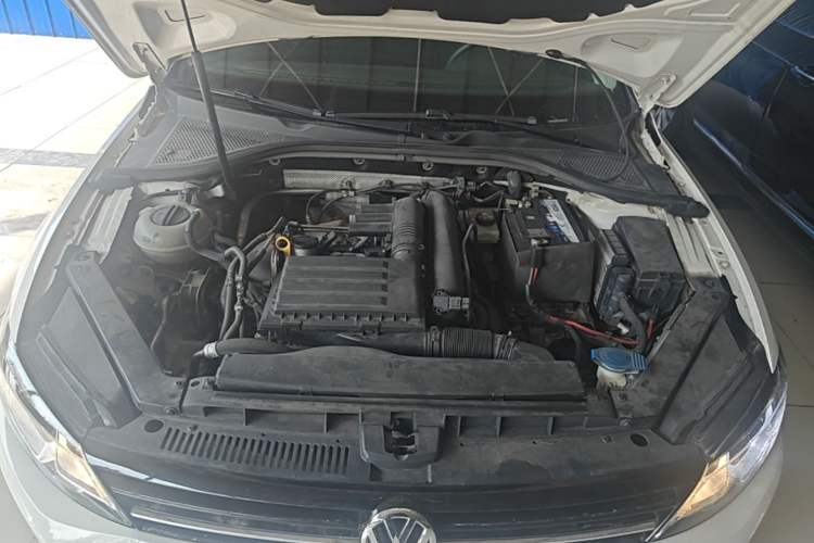 Used Volkswagen Lamando 2017 230TSI DSG Fashion Edition Engine Bay