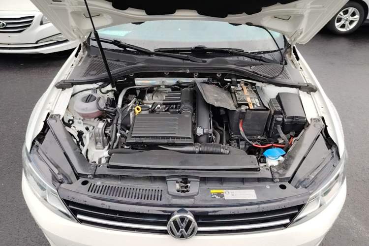 Used Volkswagen Lamando 2017 280TSI DSG Comfort Edition Engine Bay