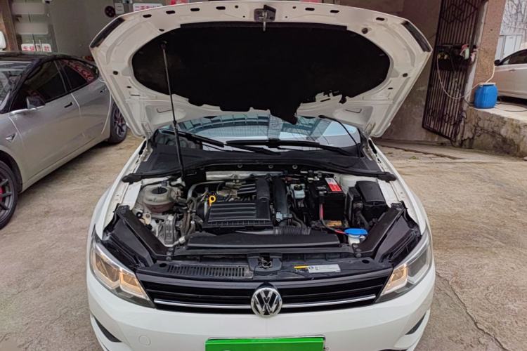 Used Volkswagen Lamando 2017 280TSI DSG Comfort Edition Engine Bay