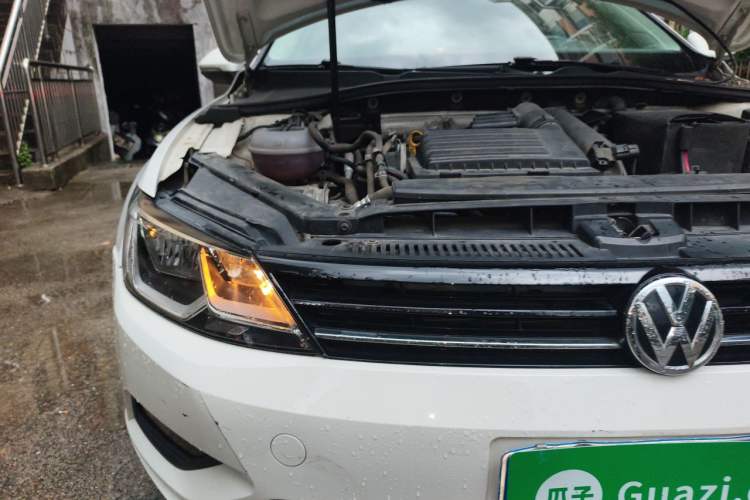 Used Volkswagen Lamando 2017 280TSI DSG Comfort Edition Engine Bay Right