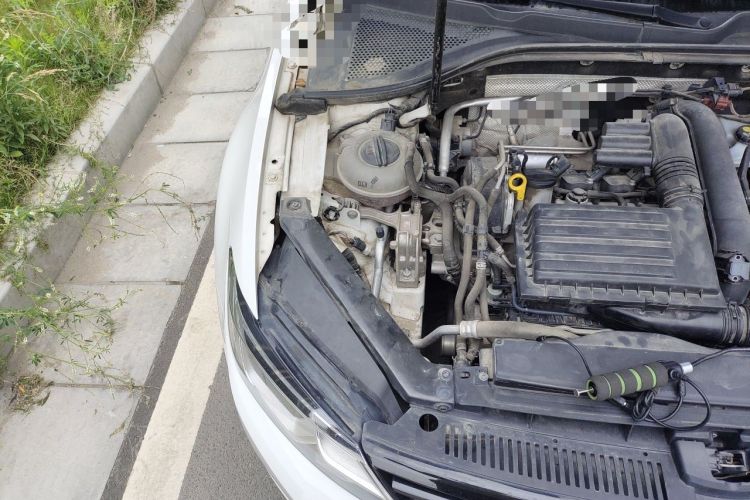 Used Volkswagen Lamando 2017 280TSI DSG Comfort Edition Engine Bay Right