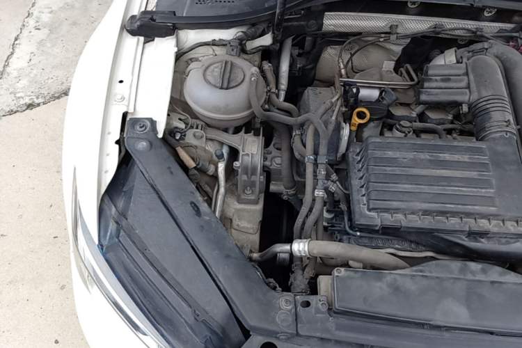 Used Volkswagen Lamando 2017 280TSI DSG Comfort Edition Engine Bay Right