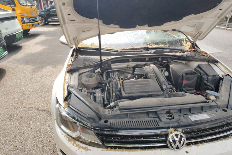 Used Volkswagen Lamando 2017 230TSI DSG Fashion Edition Engine Bay Right
