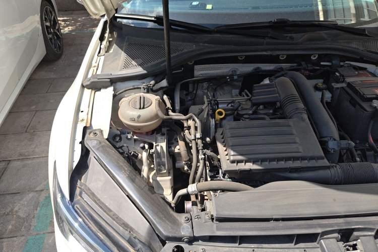 Used Volkswagen Lamando 2017 230TSI DSG Fashion Edition Engine Bay Right