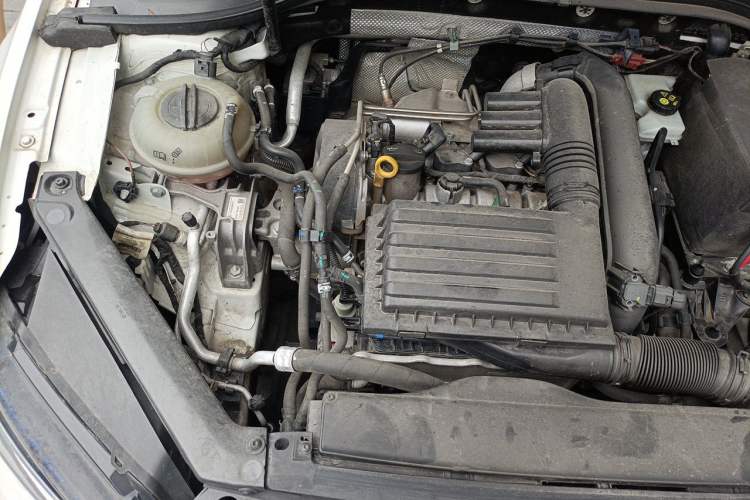 Used Volkswagen Lamando 2017 280TSI DSG Comfort Edition Engine Bay Right