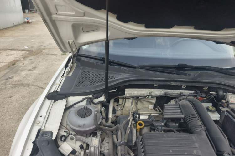 Used Volkswagen Lamando 2017 230TSI DSG Fashion Edition Engine Bay Right
