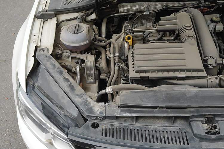 Used Volkswagen Lamando 2017 230TSI DSG Fashion Edition Engine Bay Right