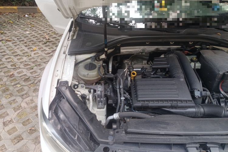 Used Volkswagen Lamando 2017 280TSI DSG Comfort Edition Engine Bay Right