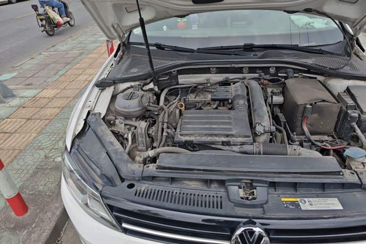 Used Volkswagen Lamando 2017 230TSI DSG Fashion Edition Engine Bay Right