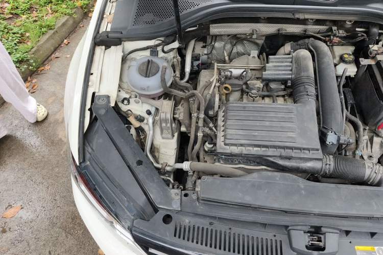 Used Volkswagen Lamando 2017 280TSI DSG Comfort Edition Engine Bay Right