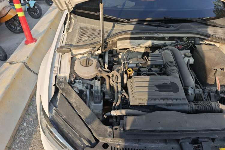 Used Volkswagen Lamando 2017 230TSI DSG Fashion Edition Engine Bay Right