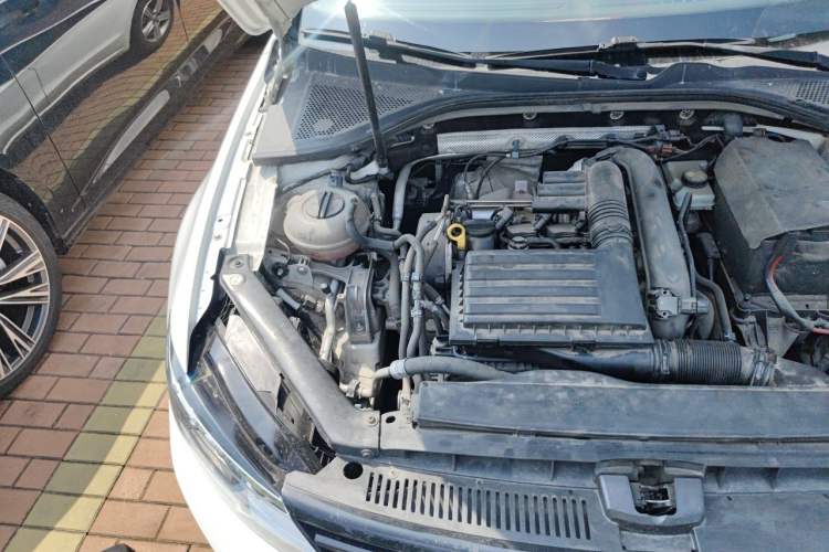 Used Volkswagen Lamando 2017 230TSI DSG Fashion Edition Engine Bay Right