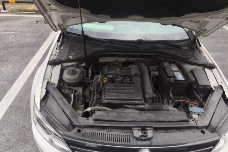 Used Volkswagen Lamando 2017 230TSI DSG Fashion Edition Engine Bay Right