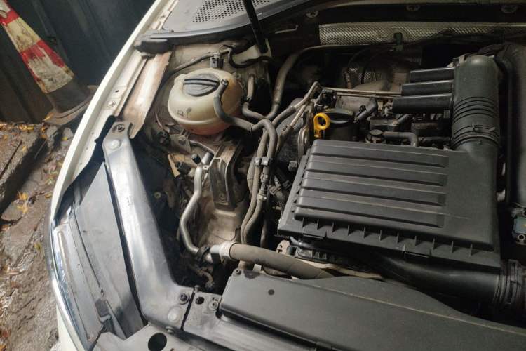 Used Volkswagen Lamando 2017 230TSI DSG Fashion Edition Engine Bay Right