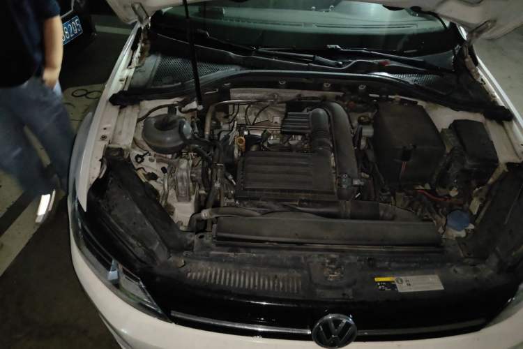 Used Volkswagen Lamando 2017 280TSI DSG Comfort Edition Engine Bay Right