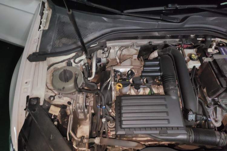Used Volkswagen Lamando 2017 230TSI DSG Fashion Edition Engine Bay Right