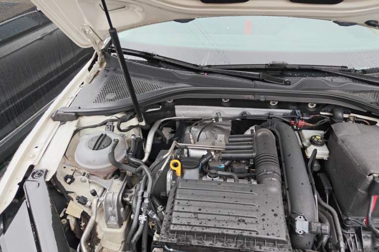Used Volkswagen Lamando 2017 230TSI DSG Fashion Edition Engine Bay Right
