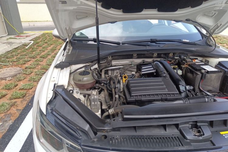Used Volkswagen Lamando 2017 230TSI DSG Fashion Edition Engine Bay Right