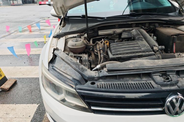Used Volkswagen Lamando 2017 280TSI DSG Comfort Edition Engine Bay Right