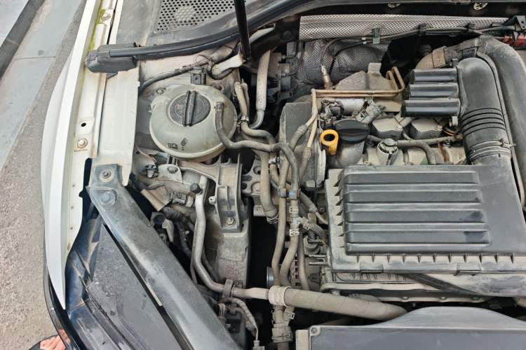 Used Volkswagen Lamando 2017 280TSI DSG Comfort Edition Engine Bay Right