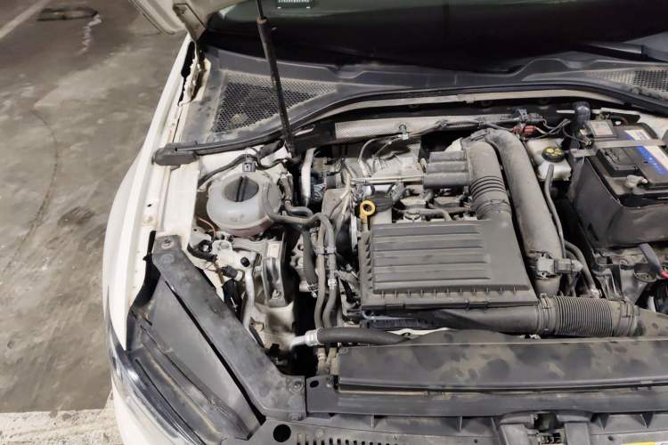 Used Volkswagen Lamando 2017 280TSI DSG Comfort Edition Engine Bay Right