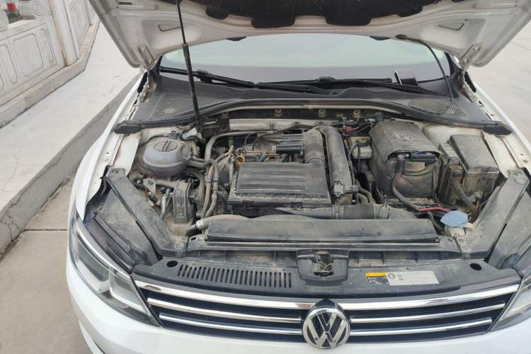 Used Volkswagen Lamando 2017 280TSI DSG Comfort Edition Engine Bay Right
