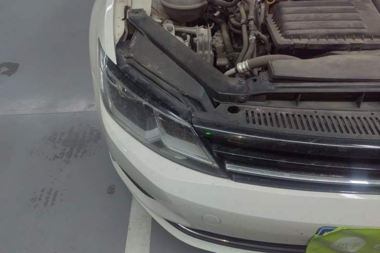 Used Volkswagen Lamando 2017 280TSI DSG Comfort Edition Engine Bay Right