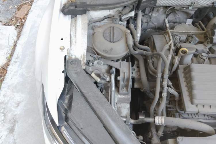 Used Volkswagen Lamando 2017 230TSI DSG Fashion Edition Engine Bay Right