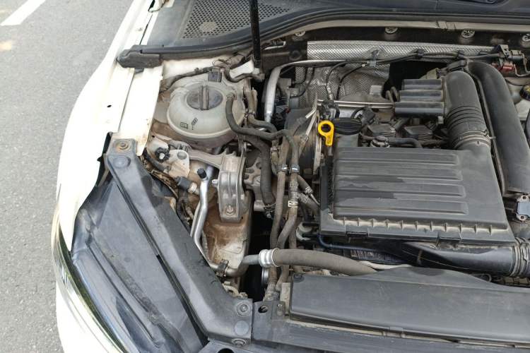 Used Volkswagen Lamando 2017 280TSI DSG Comfort Edition Engine Bay Right