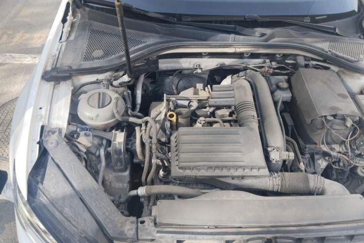 Used Volkswagen Lamando 2017 230TSI DSG Fashion Edition Engine Bay Right