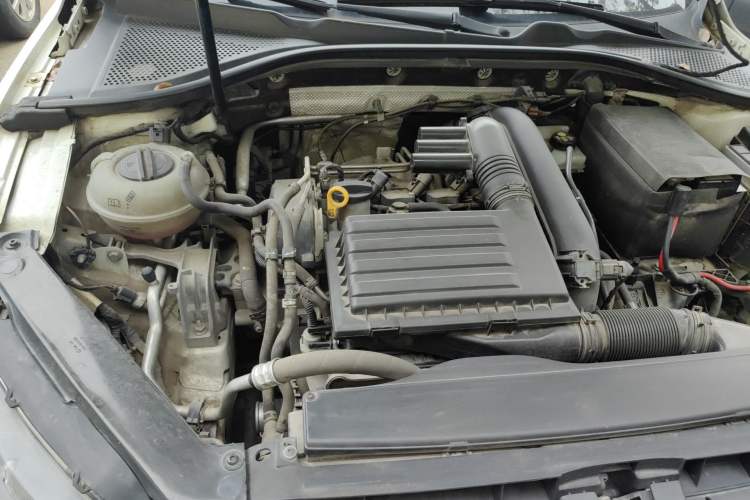 Used Volkswagen Lamando 2017 230TSI DSG Fashion Edition Engine Bay Right