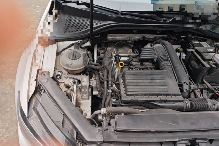Used Volkswagen Lamando 2017 230TSI Manual Trend Edition Engine Bay Right