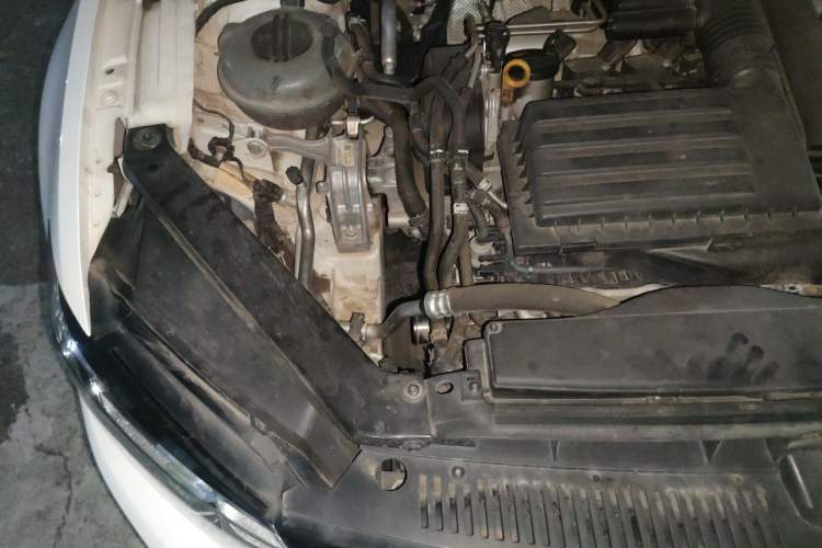 Used Volkswagen Lamando 2017 280TSI DSG Comfort Edition Engine Bay Right