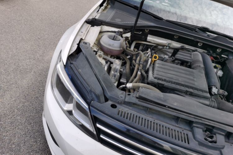 Used Volkswagen Lamando 2017 230TSI DSG Fashion Edition Engine Bay Right