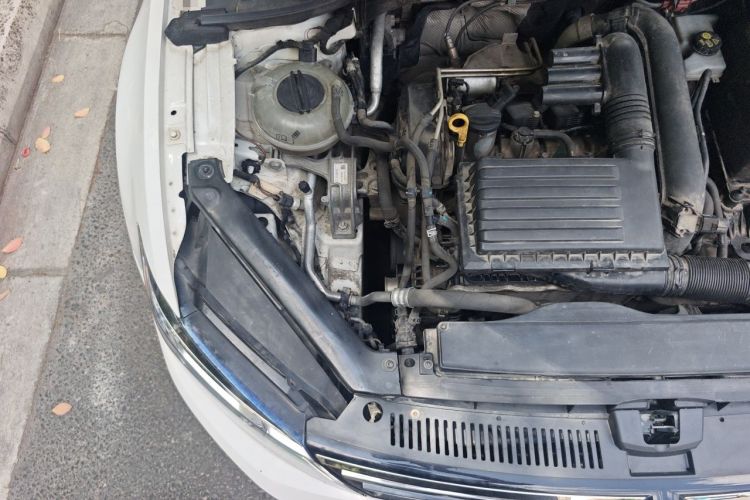 Used Volkswagen Lamando 2017 280TSI Manual Comfort Edition Engine Bay Right