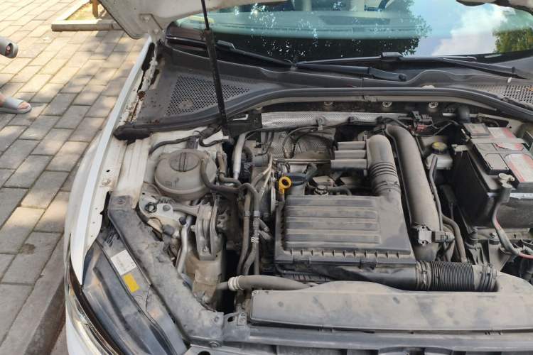 Used Volkswagen Lamando 2017 280TSI DSG Luxury Edition Engine Bay Right